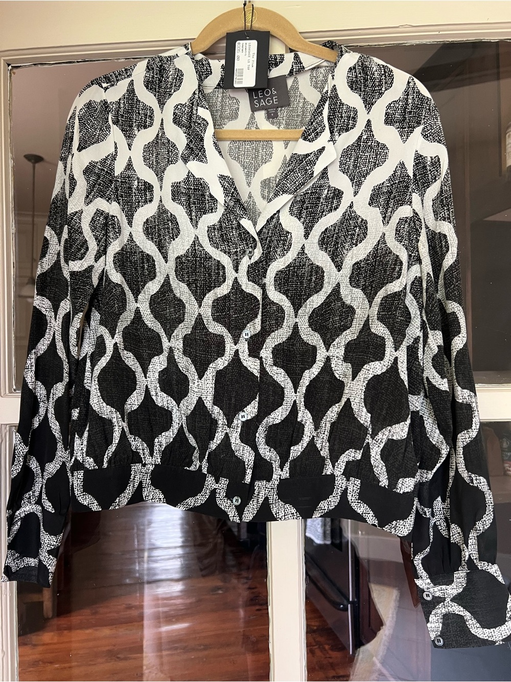 Leo & Sage Black and White Patterned Button-Up Blouse